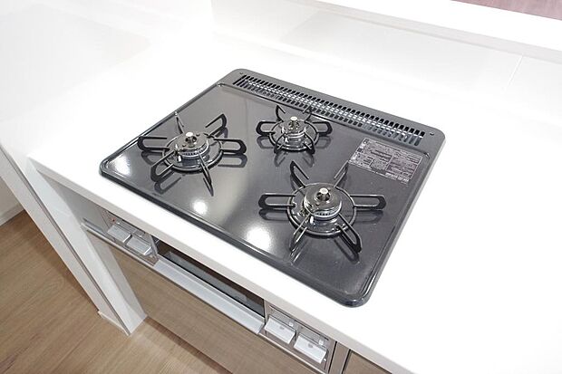 IHクッキングヒーターは火を使わないので、小さなお子様がいても奥様も安心です。