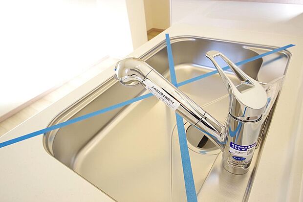 レバー操作一つで水量、温度も調節可能です。また、蛇口には浄水カートリッジも内蔵可能です。