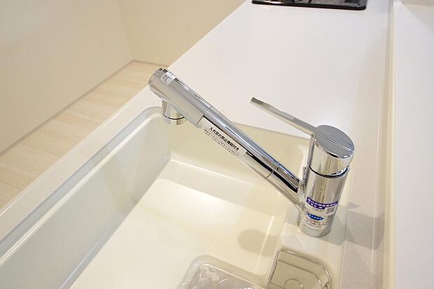 レバー操作一つで水量、温度も調節可能です。また、蛇口には浄水カートリッジも内蔵可能です。