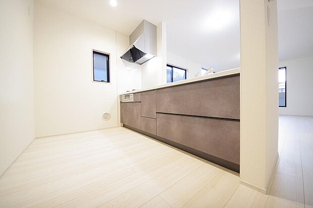 収納豊富で、日々のお料理から後片付けまで快適に、はかどるキッチンです。