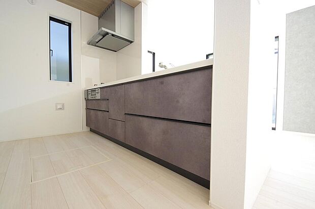 収納豊富で、日々のお料理から後片付けまで快適に、はかどるキッチンです。