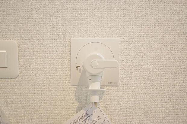 洗濯機用の給水口には蛇口ではなく、全自動洗濯機が設置できる専用の給水口が設置されております。