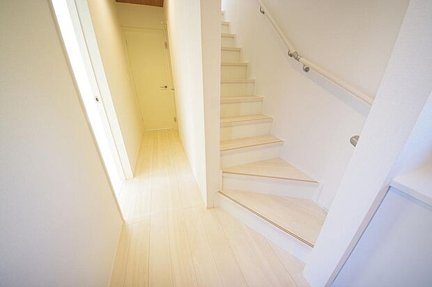 家族を心地よく迎えたり、お客様を心からお迎えしたり、おもてなしの心をもって迎え入れます。