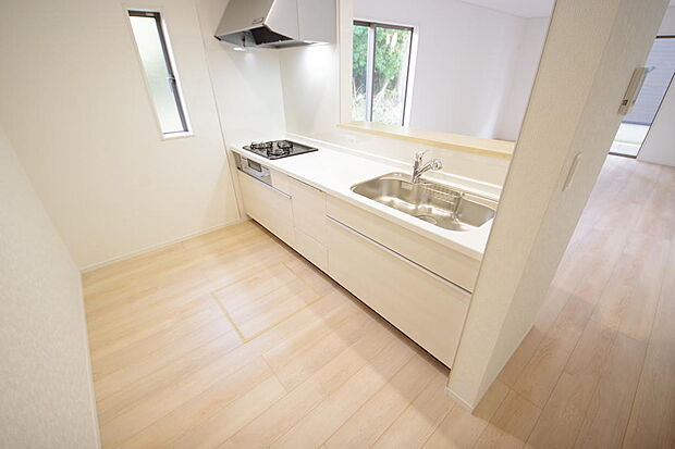 収納豊富で、日々のお料理から後片付けまで快適に、はかどるキッチンです。