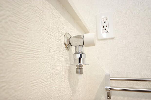 洗濯機用の給水口には蛇口ではなく、全自動洗濯機が設置できる専用の給水口が設置されております。