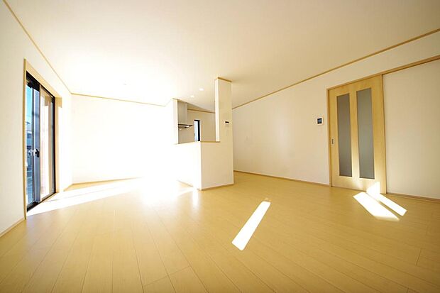 家族皆方が一番長い時間を共有するリビング　ダイニング。快適な空間としてご利用いただけます。