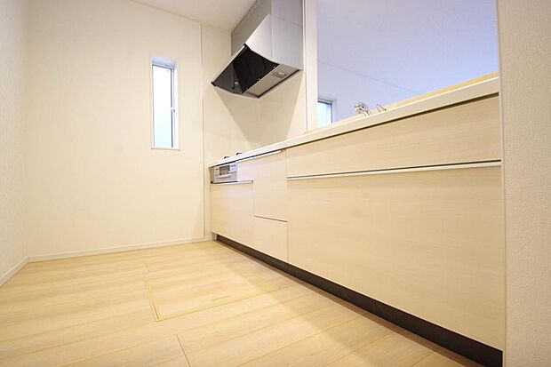 リビング　ダイニング全体が見渡せるキッチンは、リビングのお子様の様子を見守りながら家事ができます。