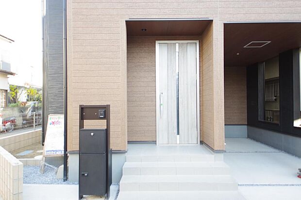 家族を心地よく迎えたり、お客様を心からお迎えしたり、おもてなしの心をもって迎え入れます。