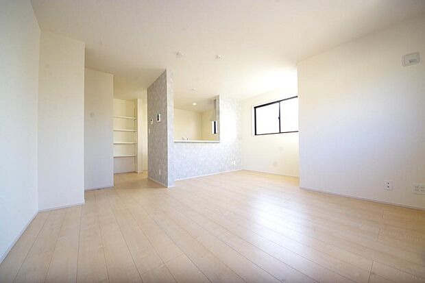 家族皆方が一番長い時間を共有するリビング ダイニング。快適な空間としてご利用いただけます。