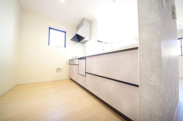 収納豊富で、日々のお料理から後片付けまで快適に、はかどるキッチンです。