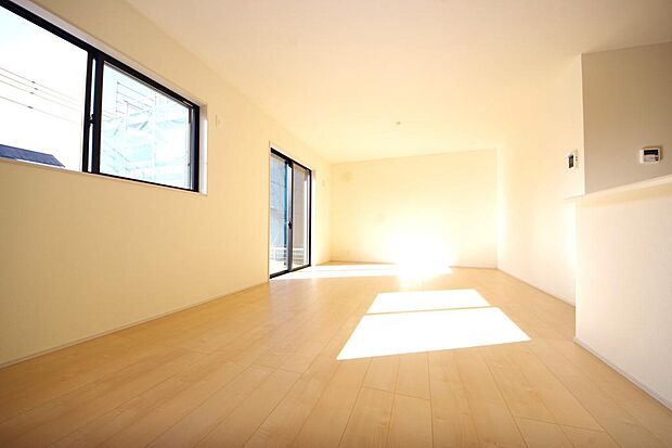 家族皆方が一番長い時間を共有するリビング ダイニング。快適な空間としてご利用いただけます。