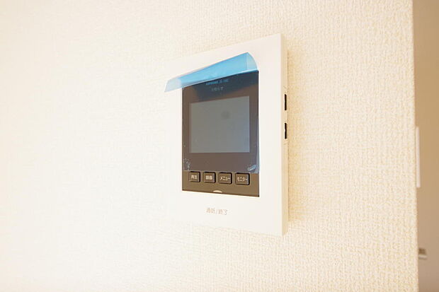 来訪者を映像と音声で確認可能なので、煩わしいセールスにも住戸内で対話可能です。