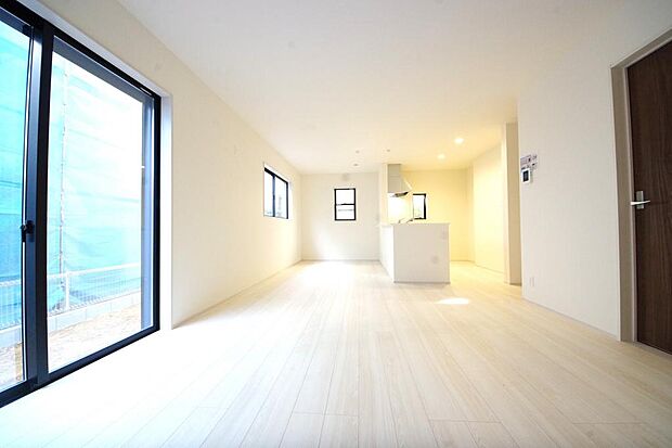 家族皆方が一番長い時間を共有するリビング　ダイニング。快適な空間としてご利用いただけます。