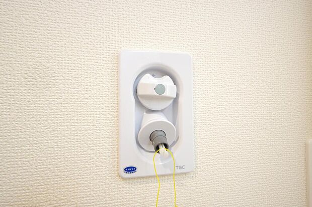 洗濯機用の給水口には蛇口ではなく、全自動洗濯機が設置できる専用の給水口が設置されております。