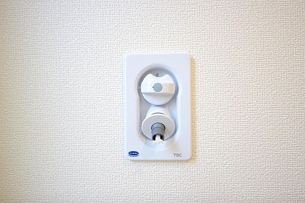 洗濯機用の給水口には蛇口ではなく、全自動洗濯機が設置できる専用の給水口が設置されております。