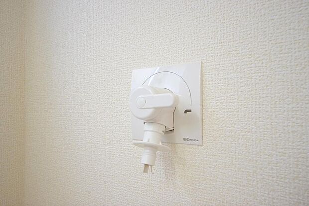 洗濯機用の給水口には蛇口ではなく、全自動洗濯機が設置できる専用の給水口が設置されております。