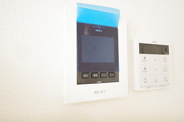 来訪者を映像と音声で確認可能なので、煩わしいセールスにも住戸内で対話可能です。