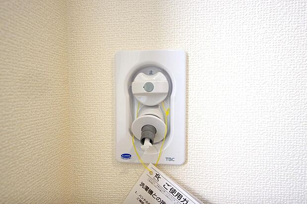 洗濯機用の給水口には蛇口ではなく、全自動洗濯機が設置できる専用の給水口が設置されております。
