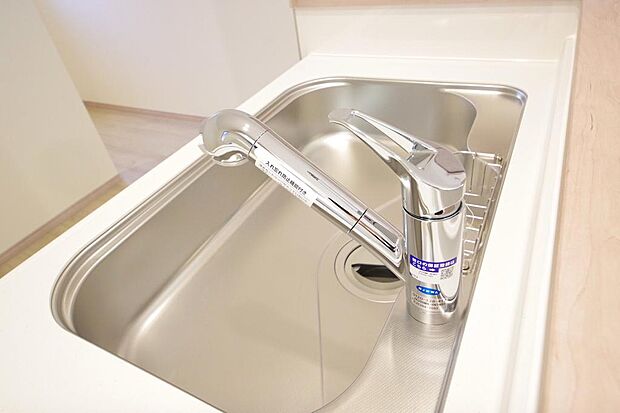 レバー操作一つで水量、温度も調節可能です。また、蛇口には浄水カートリッジも内蔵可能です。