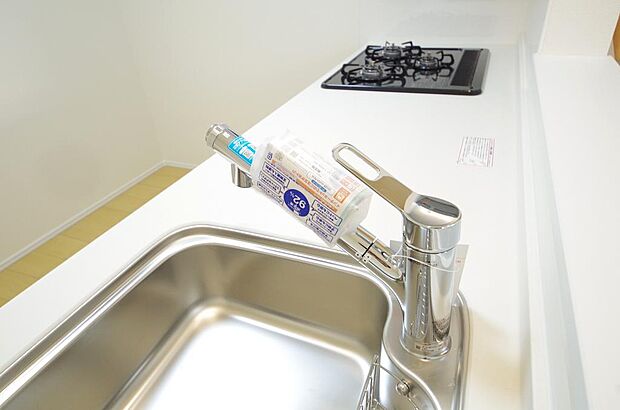 レバー操作一つで水量、温度も調節可能です。また、蛇口には浄水カートリッジも内蔵可能です。