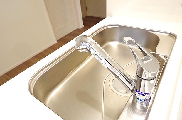 レバー操作一つで水量、温度も調節可能です。また、蛇口には浄水カートリッジも内蔵可能です。