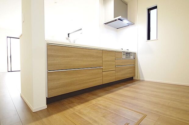 リビング ダイニング全体が見渡せるキッチンは、リビングのお子様の様子を見守りながら家事ができます。