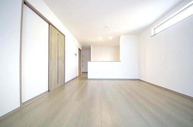 家族皆方が一番長い時間を共有するリビング ダイニング。快適な空間としてご利用いただけます。