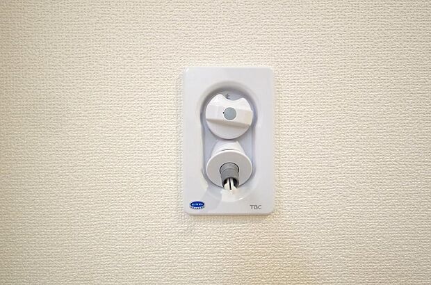 洗濯機用の給水口には蛇口ではなく、全自動洗濯機が設置できる専用の給水口が設置されております。