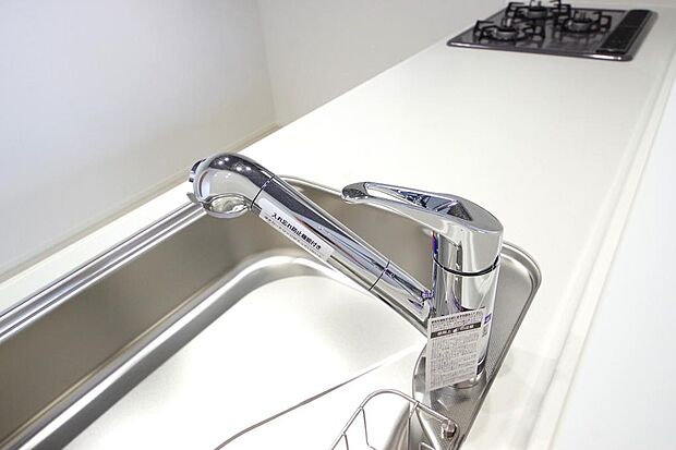 レバー操作一つで水量、温度も調節可能です。また、蛇口には浄水カートリッジも内蔵可能です。