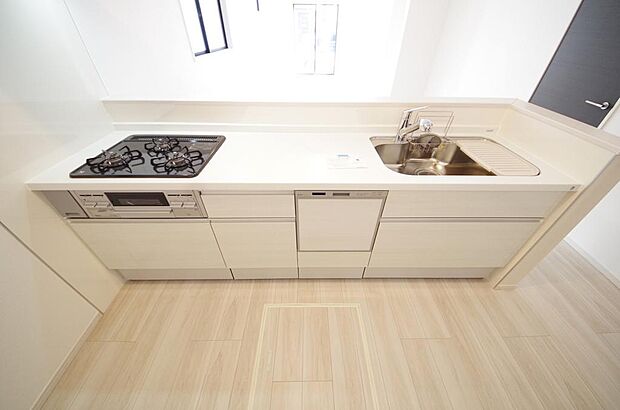 収納豊富で、日々のお料理から後片付けまで快適に、はかどるキッチンです。