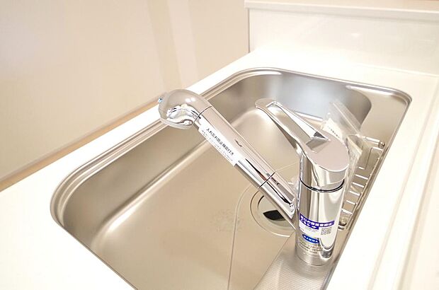 レバー操作一つで水量、温度も調節可能です。また、蛇口には浄水カートリッジも内蔵可能です。