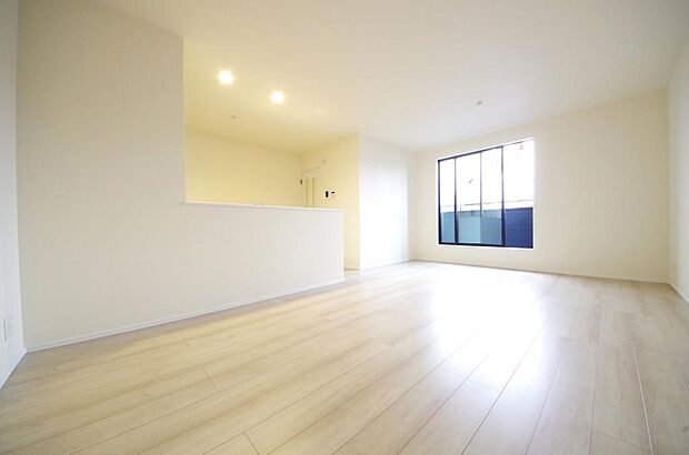 家族皆方が一番長い時間を共有するリビング ダイニング。快適な空間としてご利用いただけます。