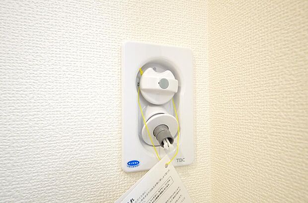 洗濯機用の給水口には蛇口ではなく、全自動洗濯機が設置できる専用の給水口が設置されております。