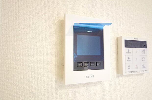 来訪者を映像と音声で確認可能なので、煩わしいセールスにも住戸内で対話可能です。