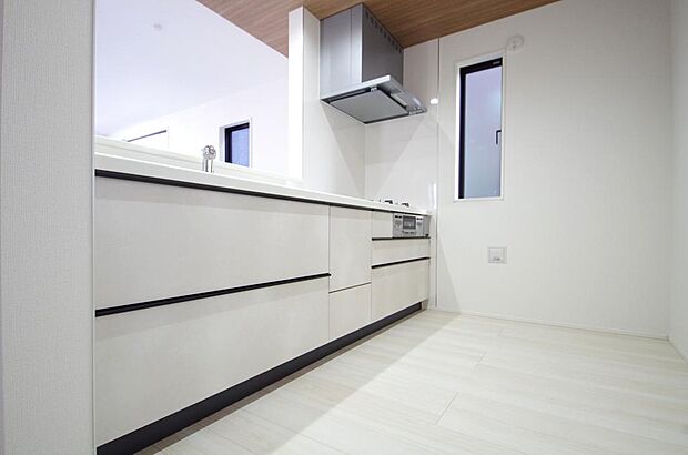 収納豊富で、日々のお料理から後片付けまで快適に、はかどるキッチンです。