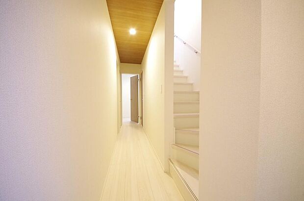 家族を心地よく迎えたり、お客様を心からお迎えしたり、おもてなしの心をもって迎え入れます。