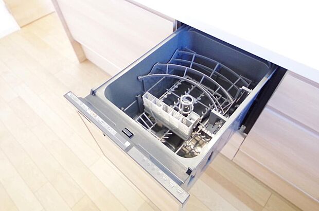 食器の出し入れがしやすいスライド収納タイプの食器洗い乾燥機です。また、節水効果にも優れています。