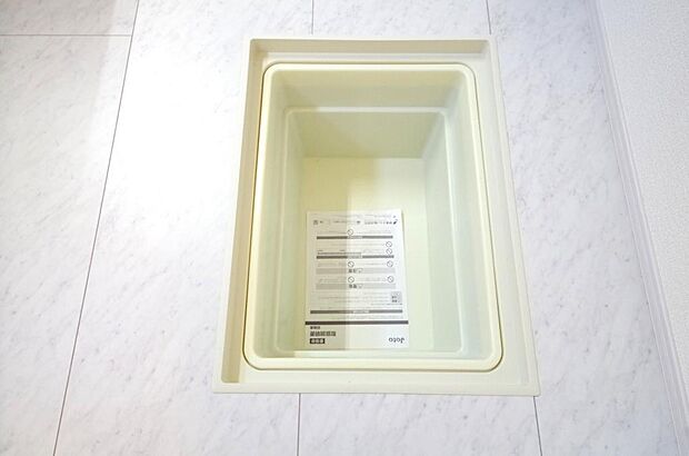 シャンプー リンス 洗剤 柔軟剤等のストックに便利です。空間を有効に利用した収納です。