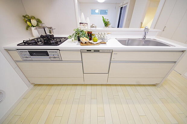 収納豊富で、日々のお料理から後片付けまで快適に、はかどるキッチンです。