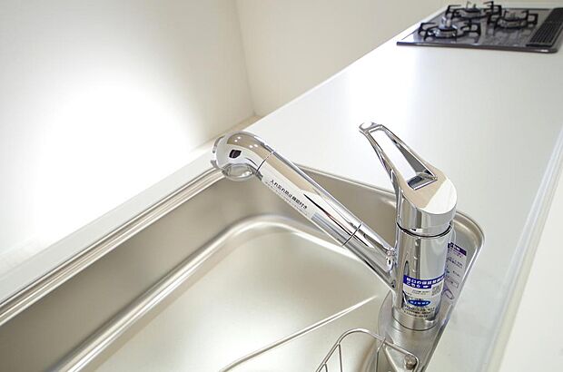 レバー操作一つで水量、温度も調節可能です。また、蛇口には浄水カートリッジも内蔵可能です。