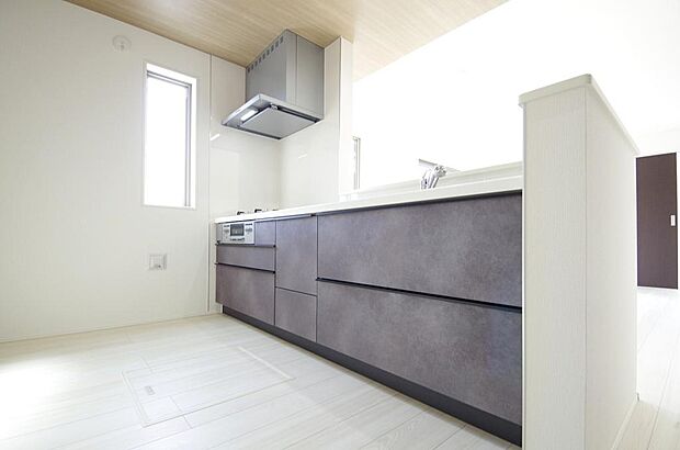 収納豊富で、日々のお料理から後片付けまで快適に、はかどるキッチンです。