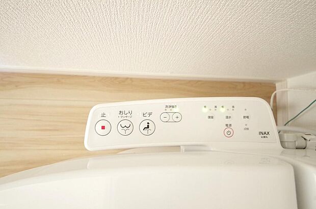 ウォシュレット機能 暖房便座は必需品です。1階 2階の両方のトイレに付いてます。