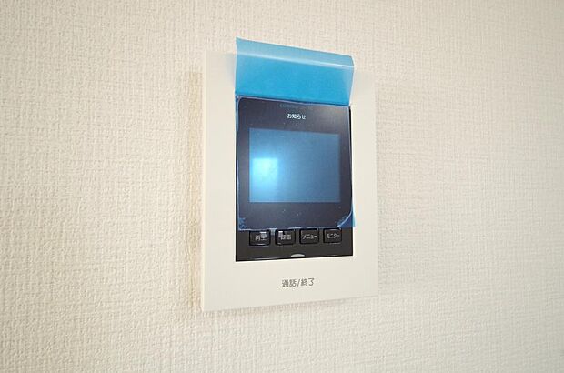 来訪者を映像と音声で確認可能なので、煩わしいセールスにも住戸内で対話可能です。