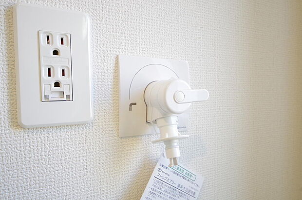 洗濯機用の給水口には蛇口ではなく、全自動洗濯機が設置できる専用の給水口が設置されております。