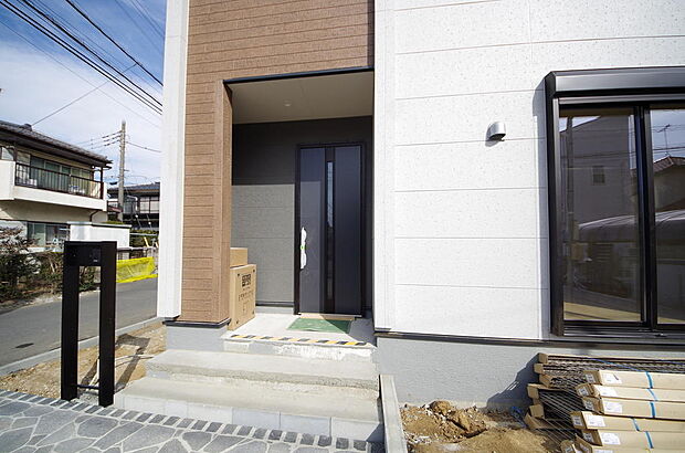 家族を心地よく迎えたり、お客様を心からお迎えしたり、おもてなしの心をもって迎え入れます。