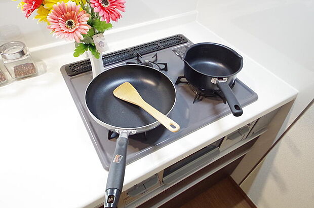 ガスコンロにはＳｉセンサーが組み込まれています。長時間の使用の際にセンサーが自動でストップします。