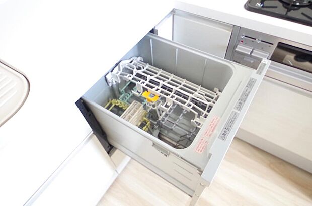 食器の出し入れがしやすいスライド収納タイプの食器洗い乾燥機です。また、節水効果にも優れています。