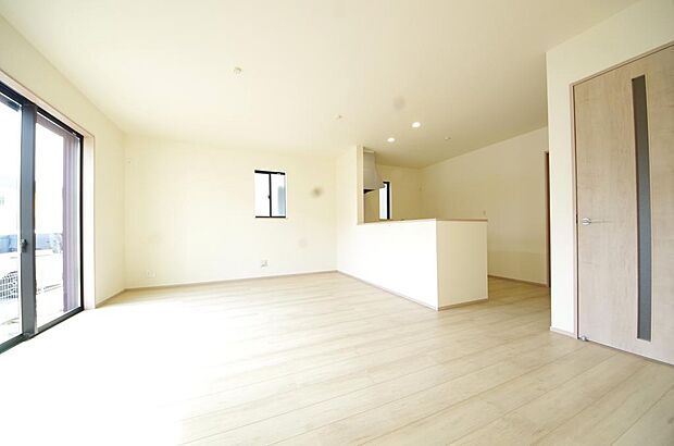 家族皆方が一番長い時間を共有するリビング ダイニング。快適な空間としてご利用いただけます。