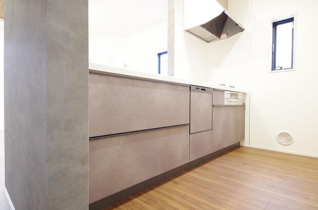 収納豊富で、日々のお料理から後片付けまで快適に、はかどるキッチンです。