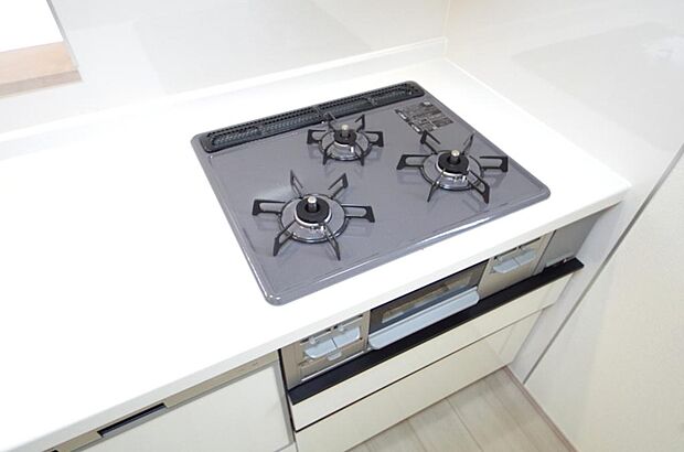 ガスコンロにはSiセンサーが組み込まれています。長時間の使用の際にセンサーが自動でストップします。